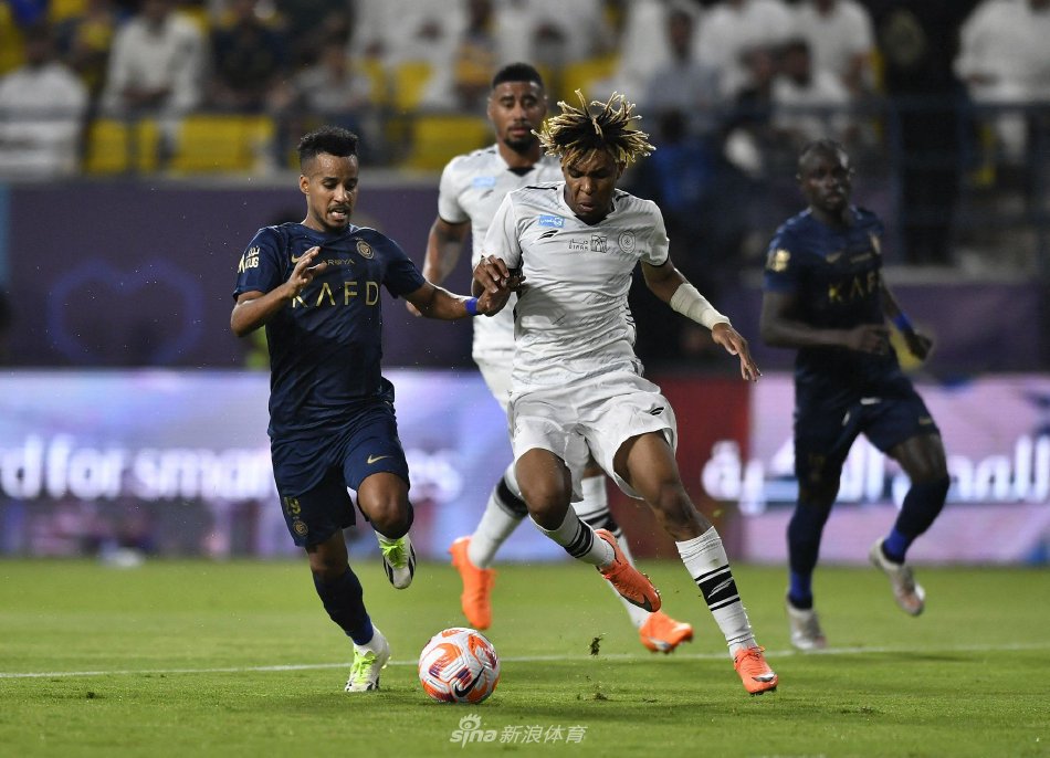 特纳女友晒照：雄鹿3号球衣已上架开售 利拉德0号球衣在促销