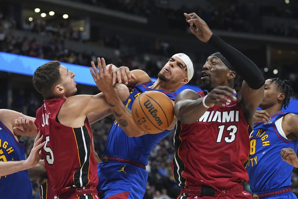 LPL唯一顶流！常规赛热度历史前十全是iG，官方解说发博两字评价