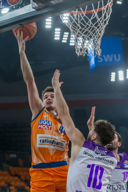 再留一年 再留一年